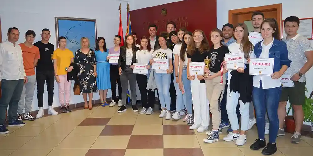 priznanija za ucenici- (1)